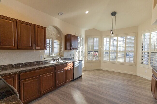 Building Photo - 4368 W Wahalla Ln