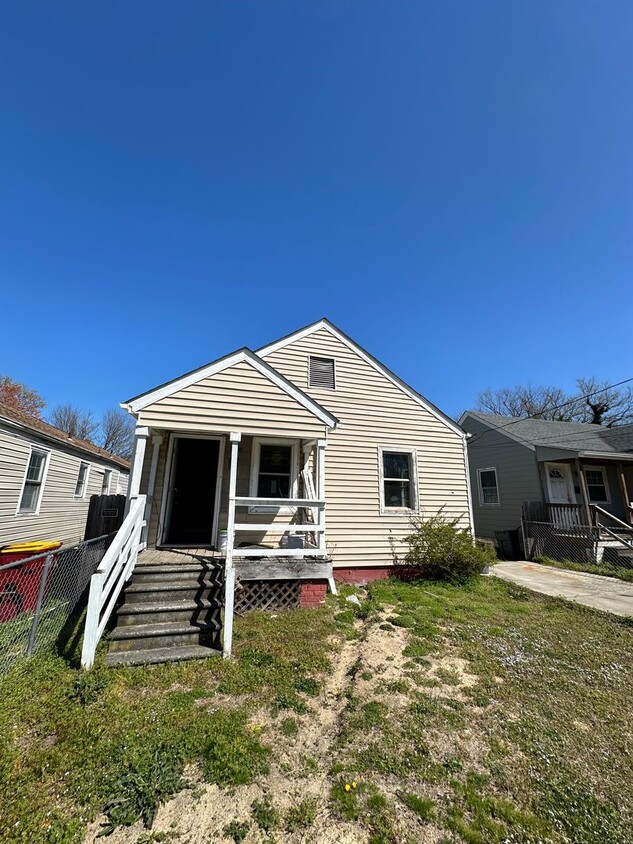 Primary Photo - 2 bed house with big yard in Petersburg Va!