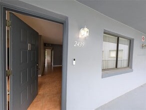Building Photo - 2439 Oak Park Way