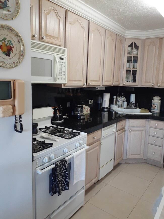 Kitchen - 9229 Queens Blvd