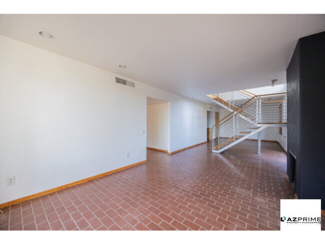 Foto del edificio - Step into a 3/2 Home that Delivers Instant Comfort, Character, and Convenience in the Heart of Phoen