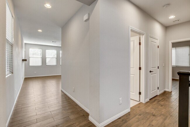 Foto del edificio - Spacious 4 Bedroom Home in North Las Vegas.