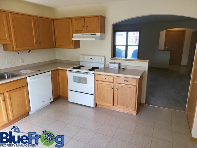 Building Photo - 1670-1676-1676 Golf Bridge Dr