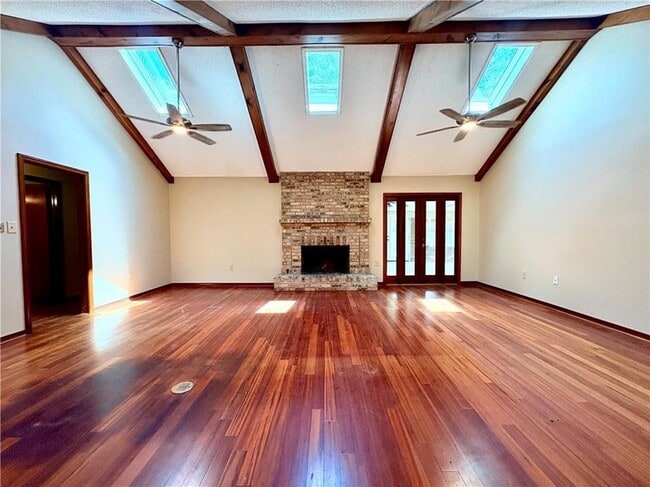 Building Photo - 303 Steele Rd
