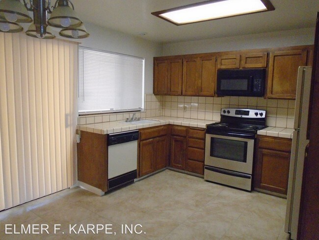 Building Photo - 2 br, 1.5 bath House - 4413 PLANZ ROAD UNIT C