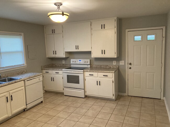 Building Photo - 1201 Avenue C SE