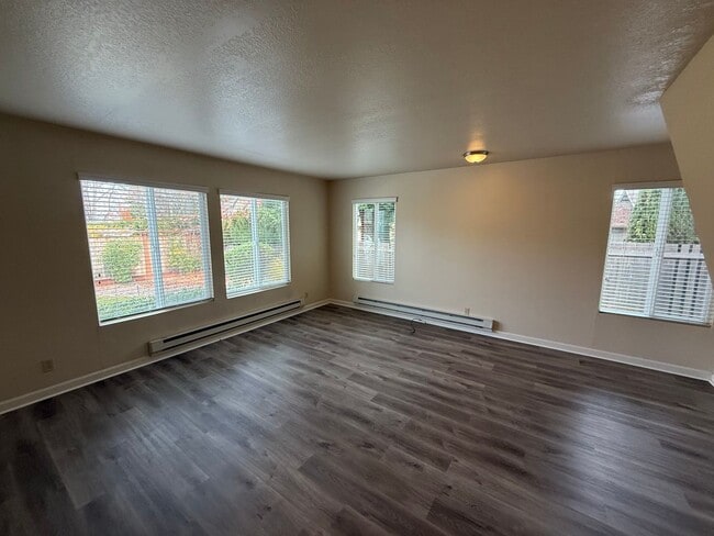 Building Photo - Beautiful Los Gatos Home with Huge Backyard! Coming Soon Available December 8th!