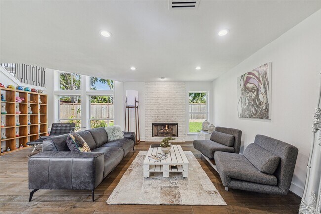 Foto del edificio - 7703 Bobbitt Ln