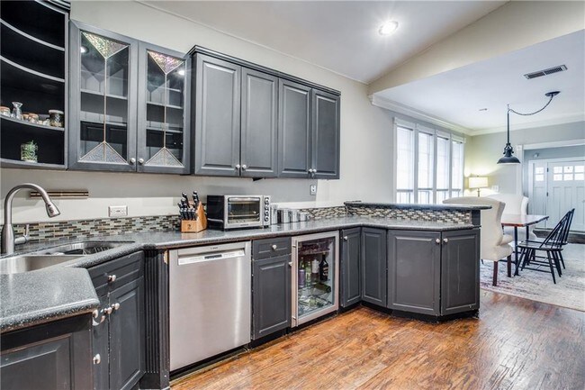 Building Photo - 5828 Llano Ave