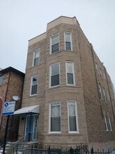 Building Photo - 3013 S Wells St