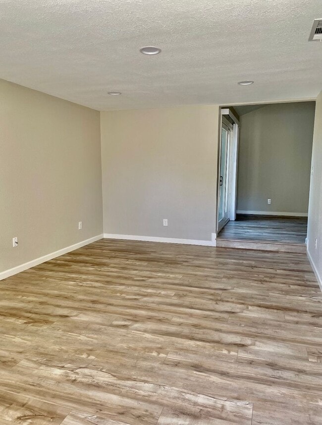 Photo - LINCOLNVIL9849 Apartment