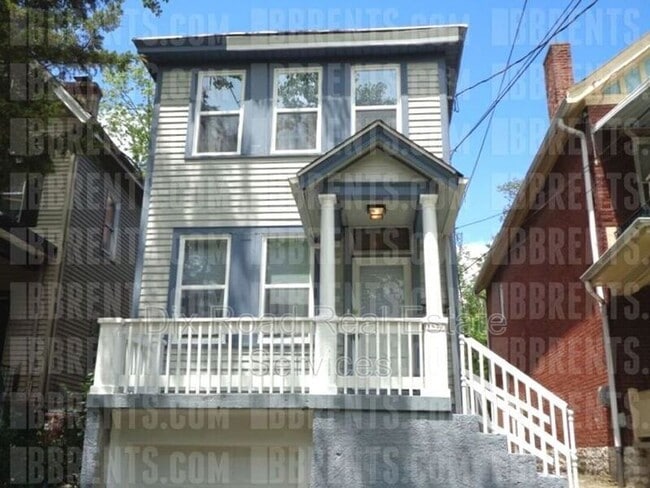 Building Photo - 1852 Hewitt Ave