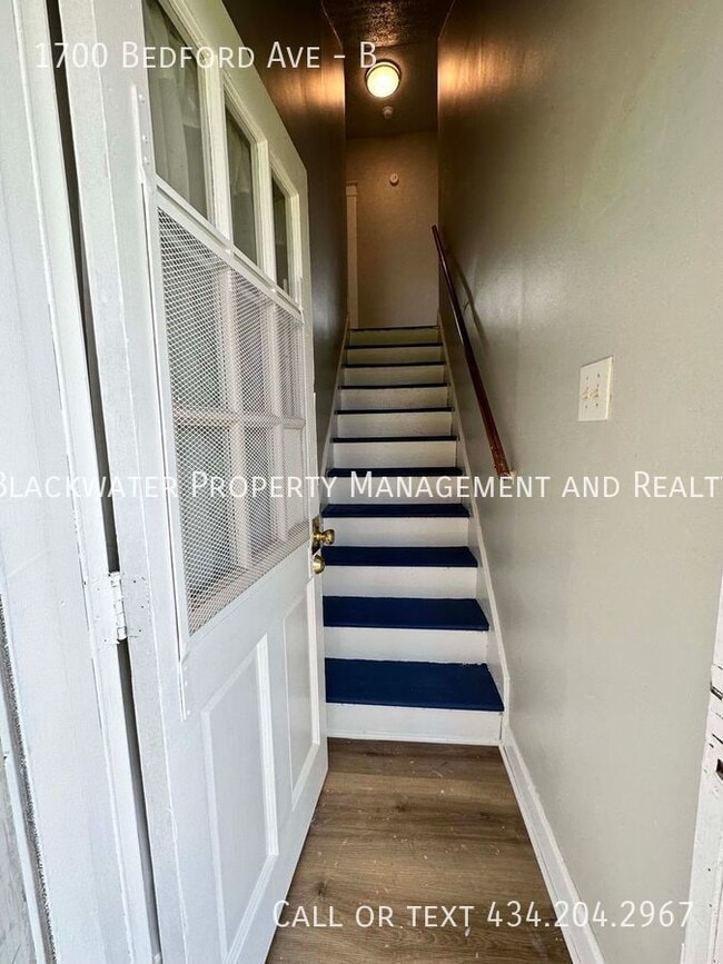 Building Photo - Two Bedroom Upper Level Duplex off Bedford...