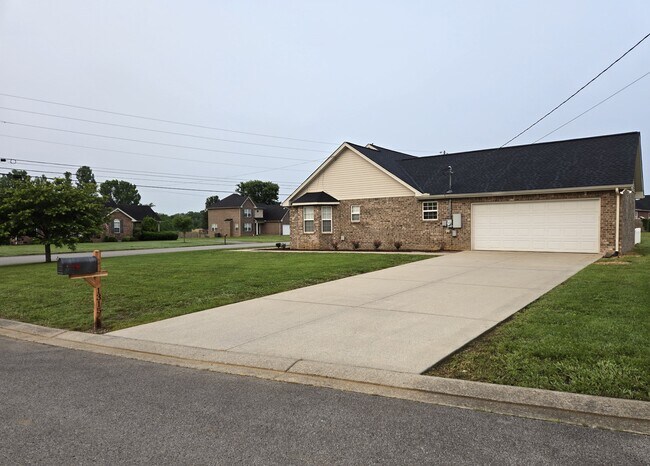 Building Photo - 1315 Auldridge Dr