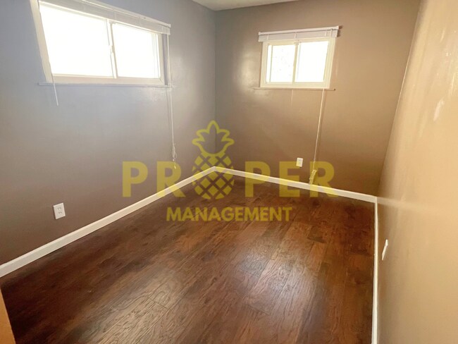 Building Photo - 2 bedrooms 1 bathroom house