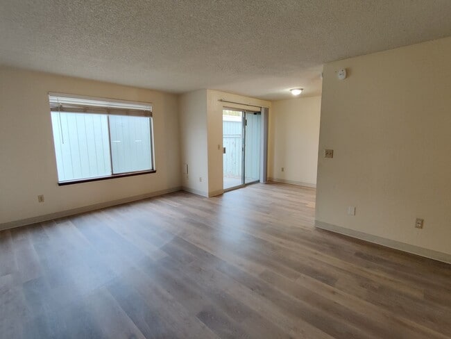Building Photo - 325 N Fillmore St