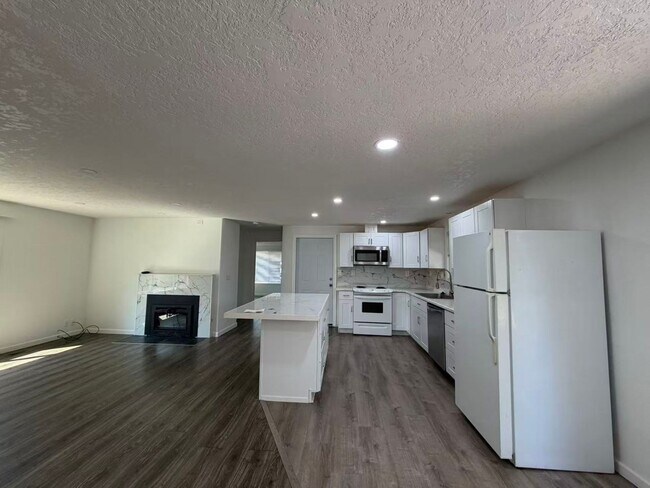 Foto del edificio - 1670 NW Maple Ave