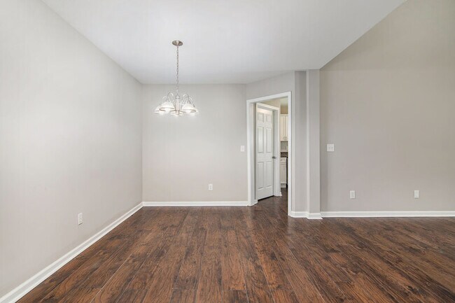Building Photo - 2020 Edgewood Dr
