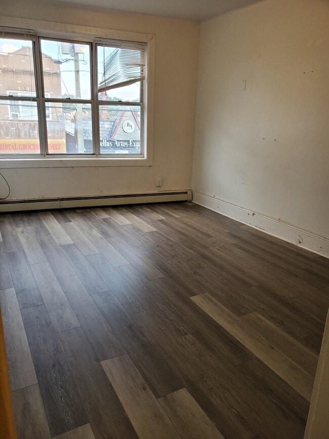 Foto del edificio - 135 Anderson Ave