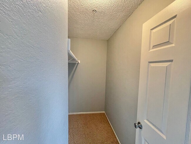 Building Photo - 3 br, 3 bath House - 724 S Sierra Vista Av...