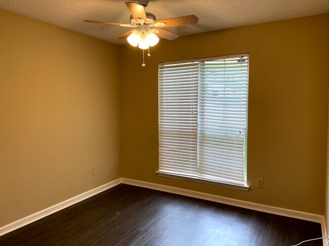 Foto del edificio - 2111 Boone Pl