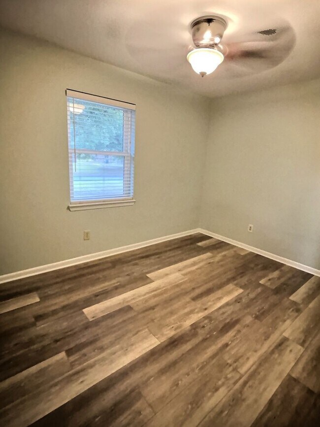 Foto del edificio - NICE 3 bedroom home in Ocean Springs Schoo...