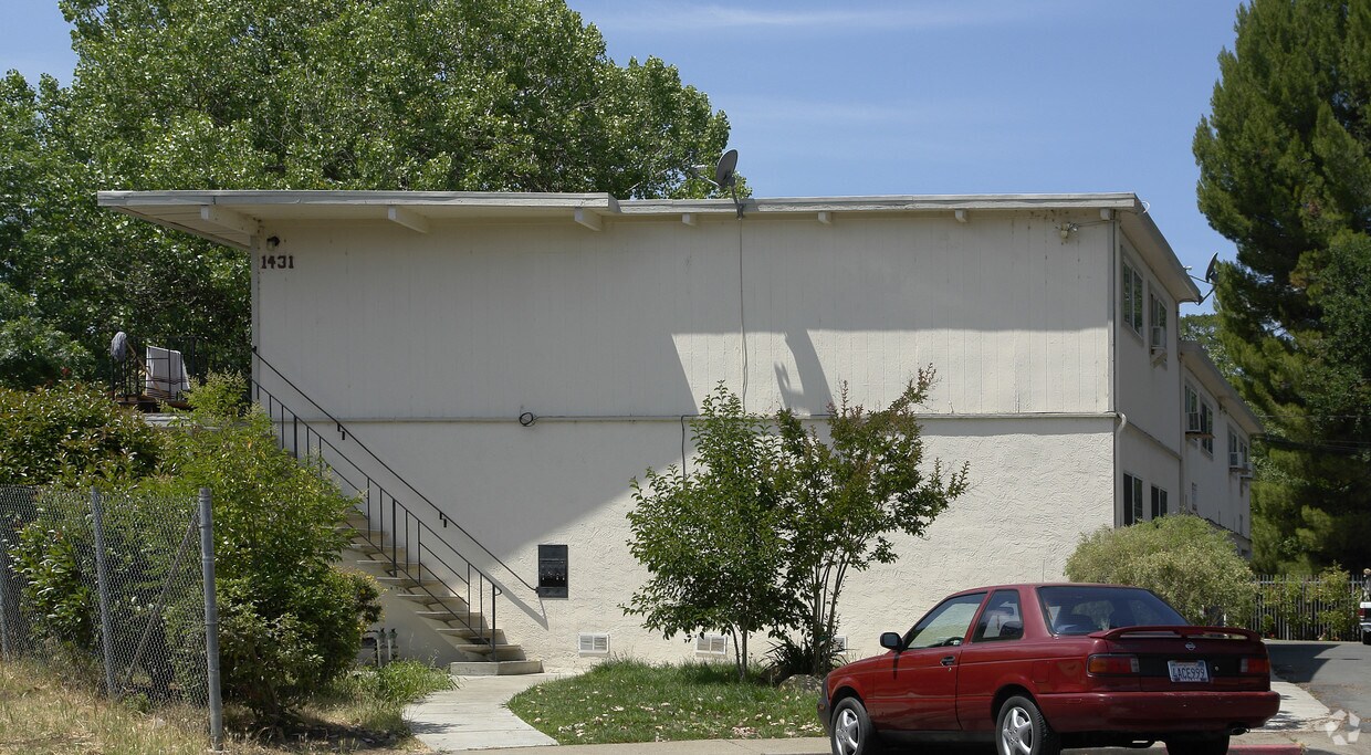 Building Photo - 1431 Marclair Dr