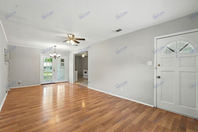 Building Photo - 1520 Hilltop Dr