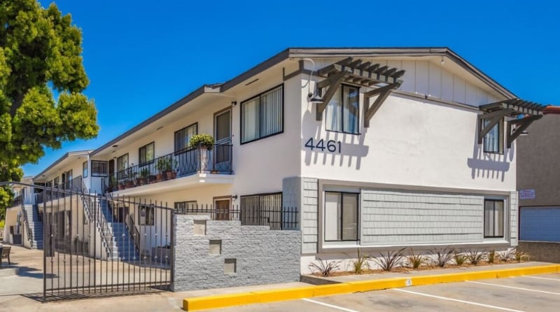 Primary Photo - 4461 Menlo Ave