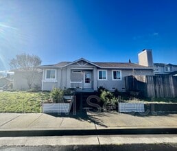 Building Photo - 1180 Camellia Ln