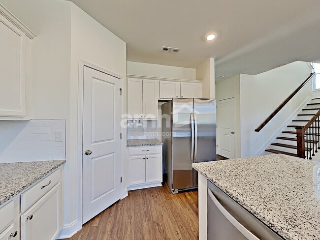 Foto del edificio - 5121 Jack Byrnes Dr