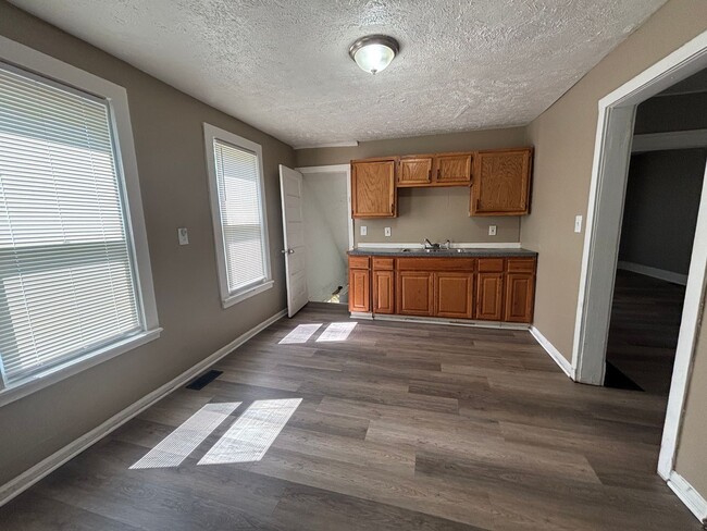 Building Photo - Single Family 3 Bed Home