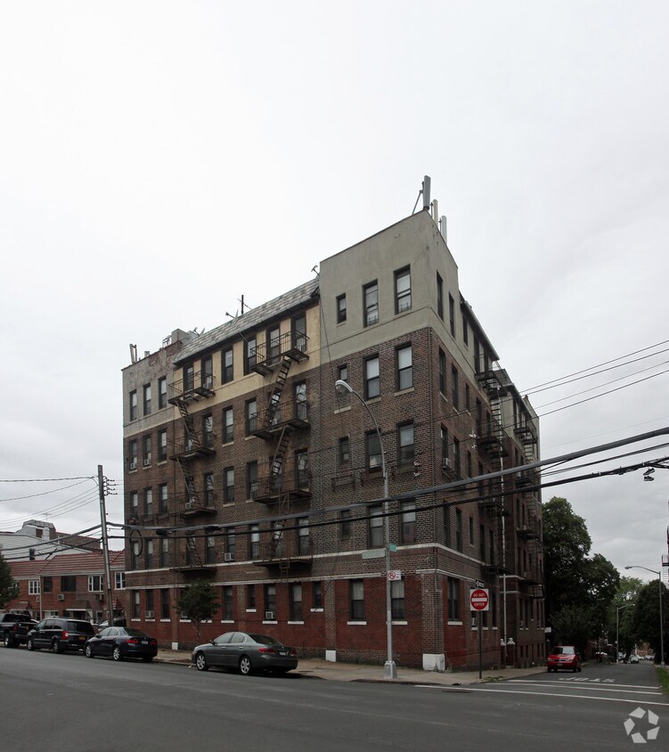 Foto principal - 41-42 66th St