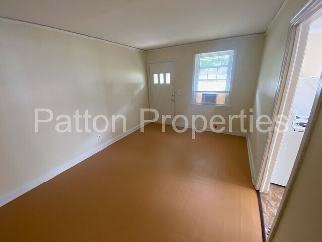 Building Photo - 104-106 Kilbourne Road - Inside CoC - R138...
