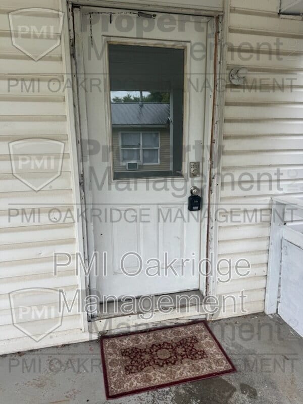 Building Photo - 906 Race Dr