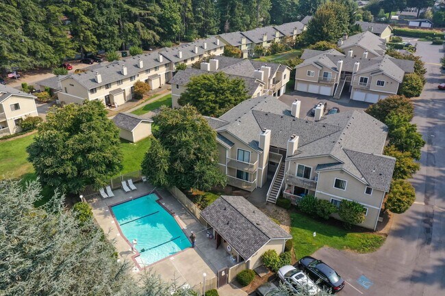 Foto del edificio - Fairway Lane Apartments