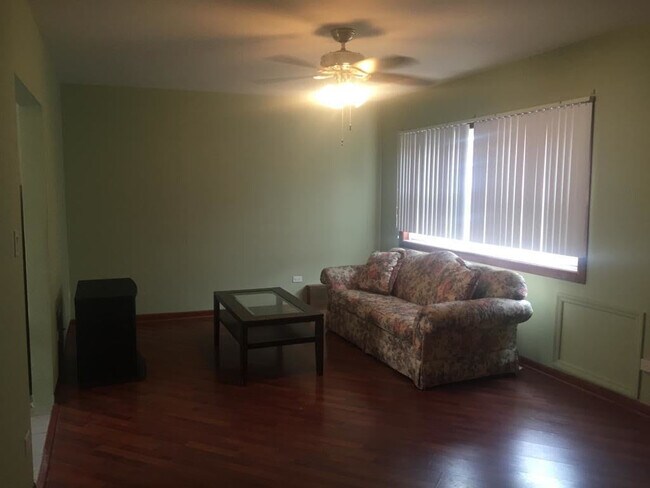 Foto del edificio - 619 Case Pl