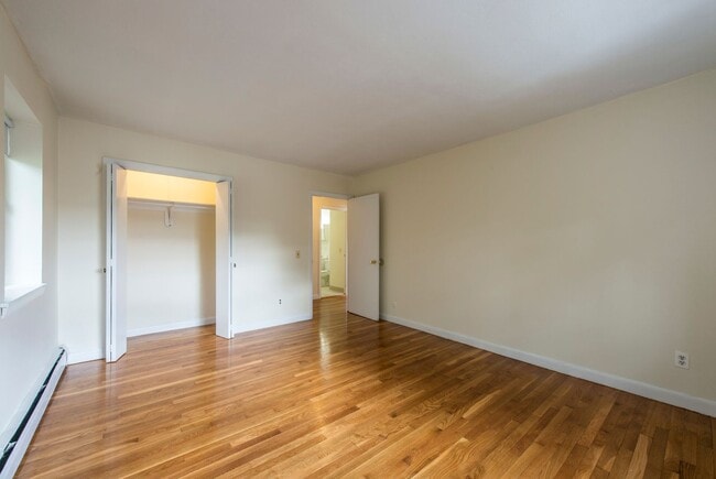 Building Photo - Gardner St Allston 2bed / 1bath with heat and hot water included, no broker fee