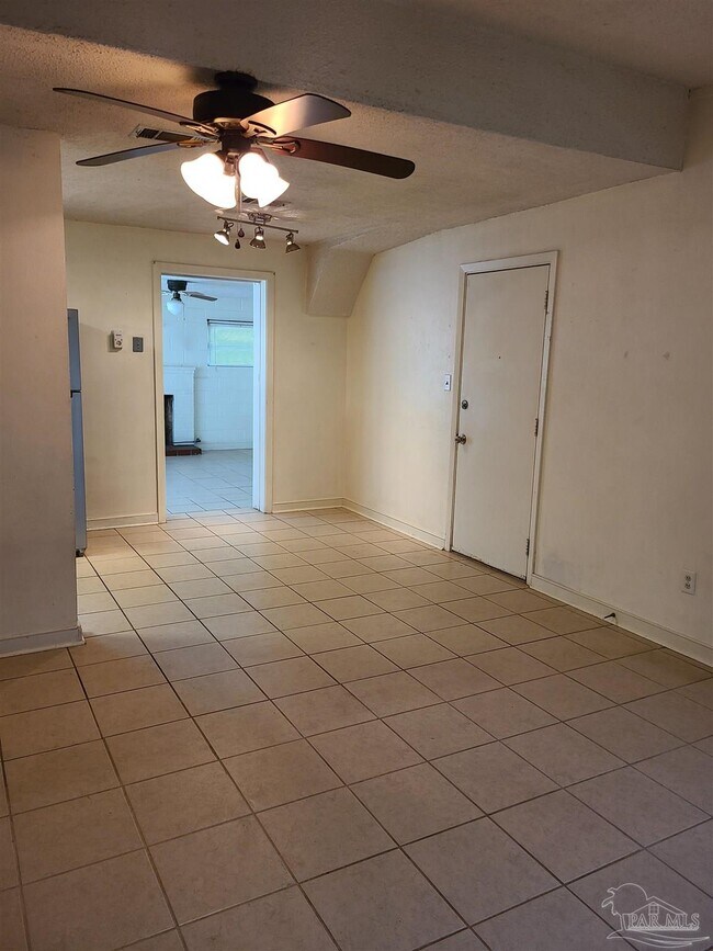 Foto del edificio - 815 Woodland Dr
