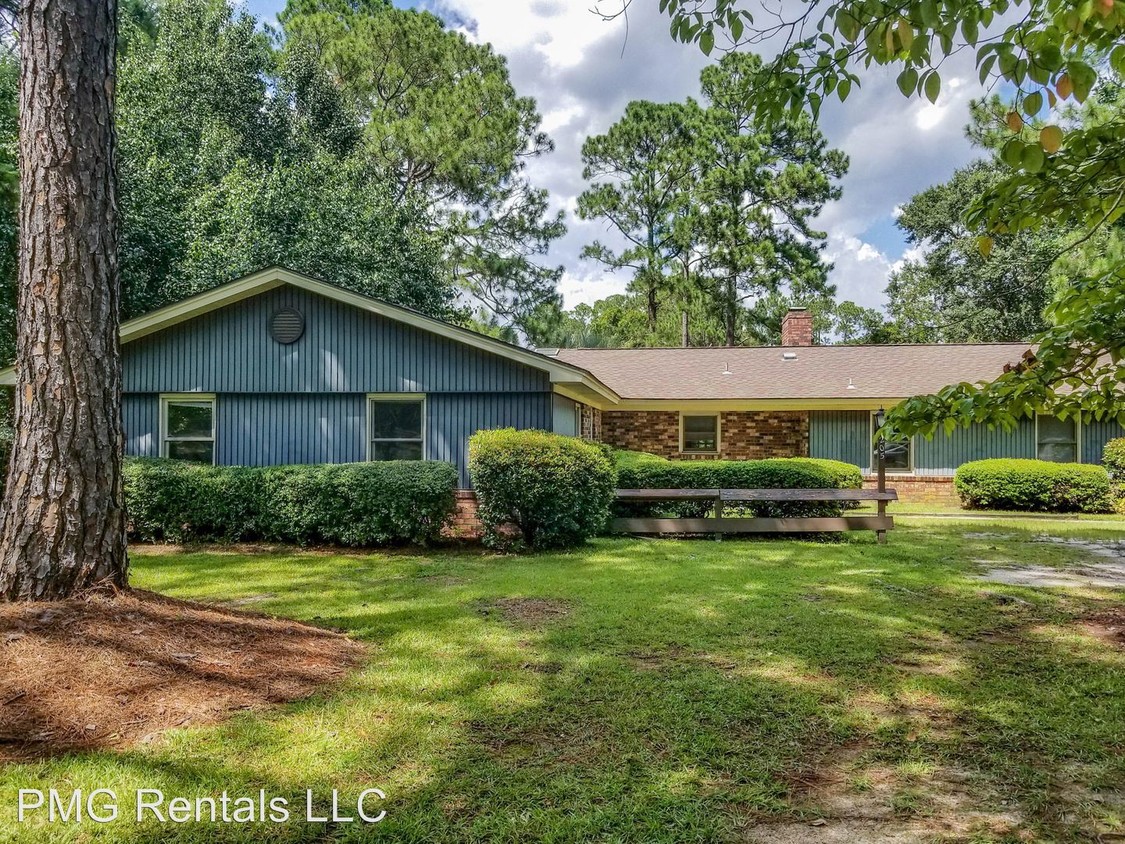 Primary Photo - 5 br, 2 bath Room For Rent - 205 Wildwood Dr
