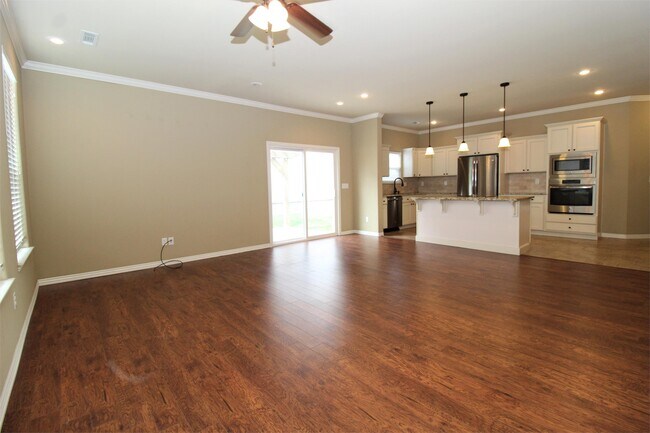 Foto del edificio - 656 N Longfellow Ln