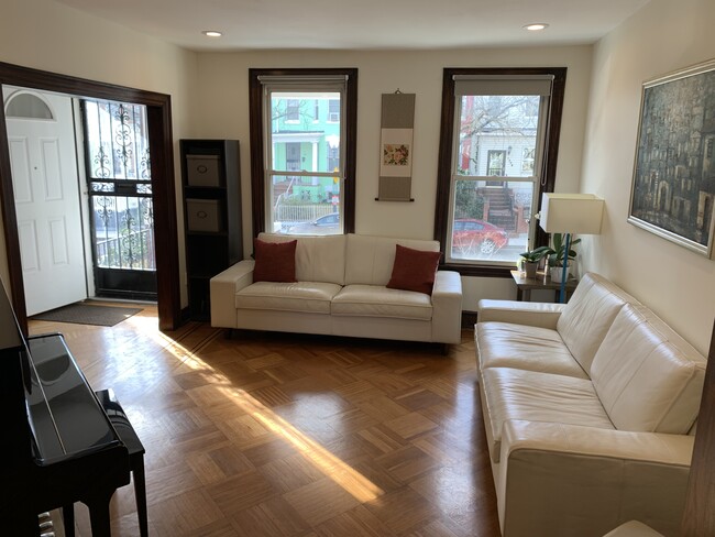 Foto del edificio - 1363 Parkwood Pl NW