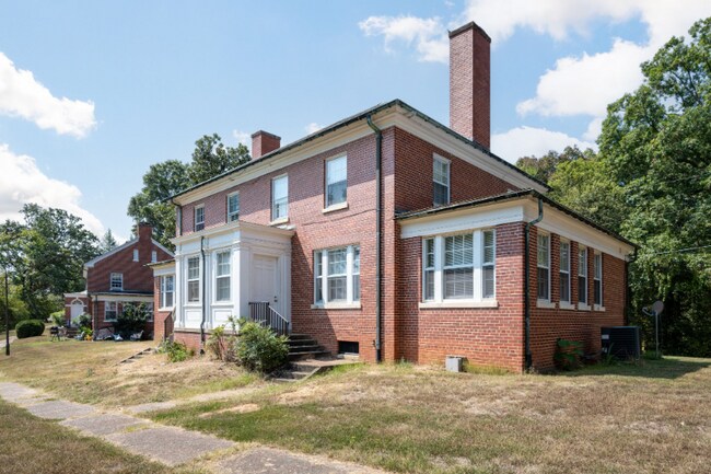 Building Photo - 506 Thomas Rd