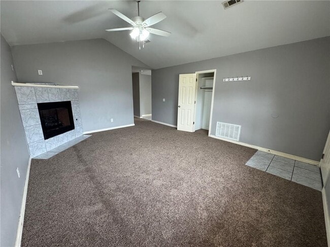 Building Photo - 745 Applegate Ln