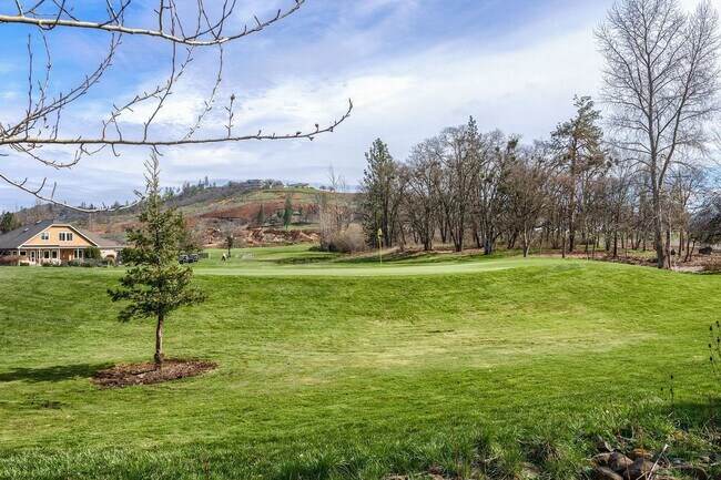 Foto del edificio - Former Model Home on Golf Course