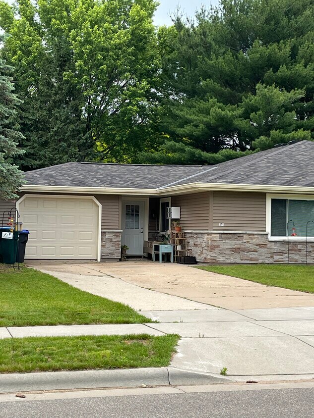 Primary Photo - 318 Green Meadow Dr