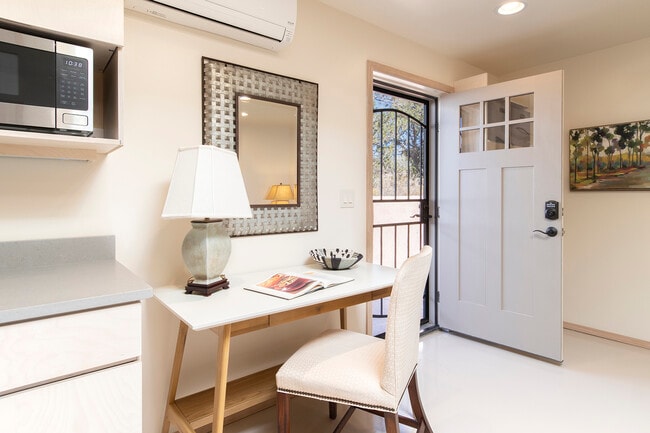 Building Photo - 1300 Bartlet Ct