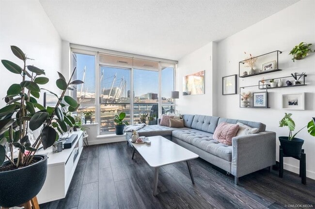 Building Photo - 821 Cambie St