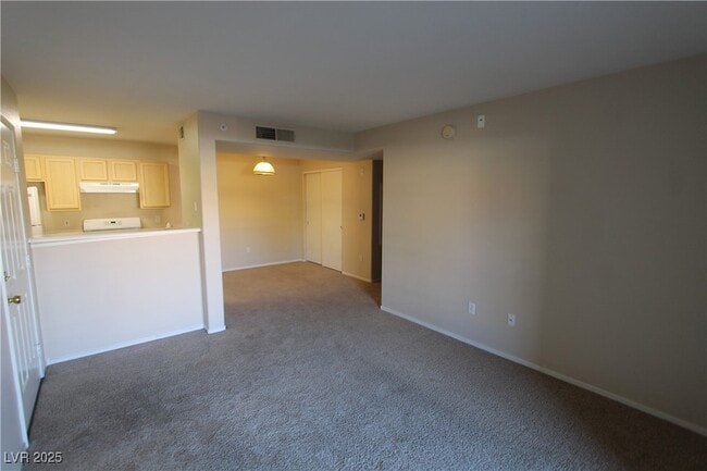 Foto del edificio - 950 Seven Hills Dr