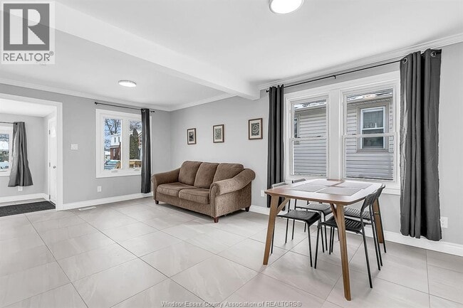 Building Photo - 687 Stanley St